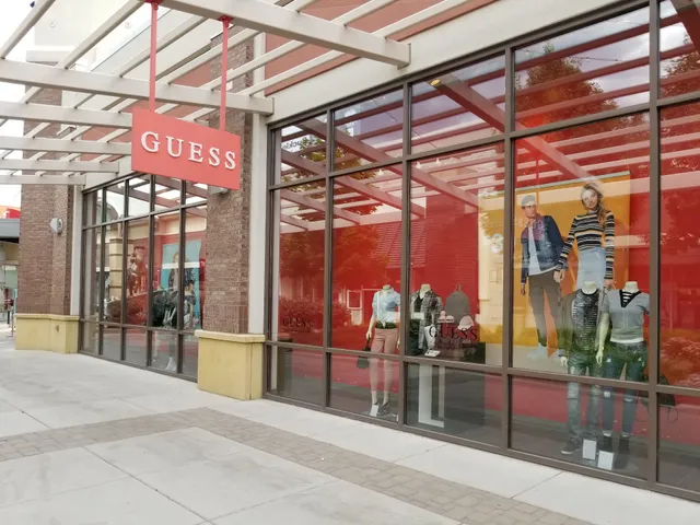 GUESS Factory