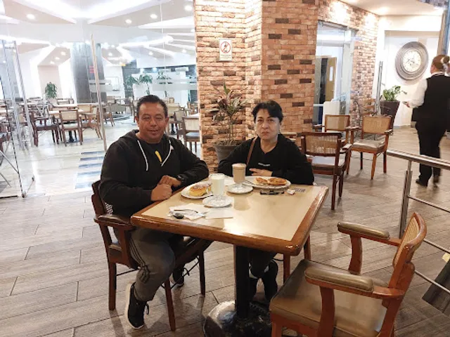 La Parroquia Restaurant, Morales Street