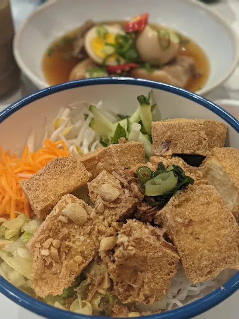 Nguyen Brothers - Sunshine Plaza