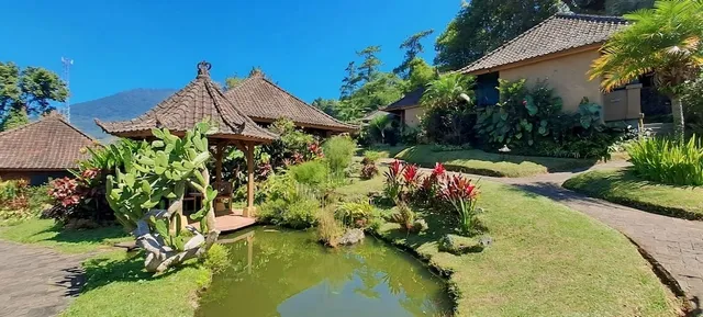 Strawberry Hill Hotel And Restaurant