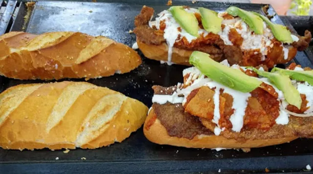Tortas Chilaquiles esquina Condesa Escandón