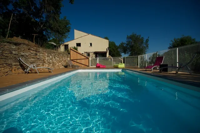 Gîtes du Mas Loriot proches Salagou chambre d’hôtes locations de vacances avec piscine en Occitanie