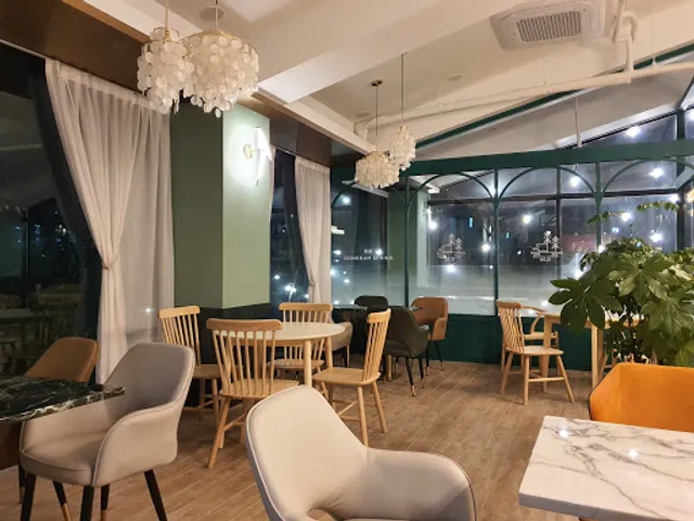 동남스프링 베이커리카페