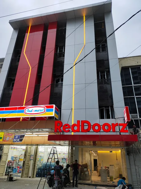 RedDoorz Plus near Deli Park Mall Medan