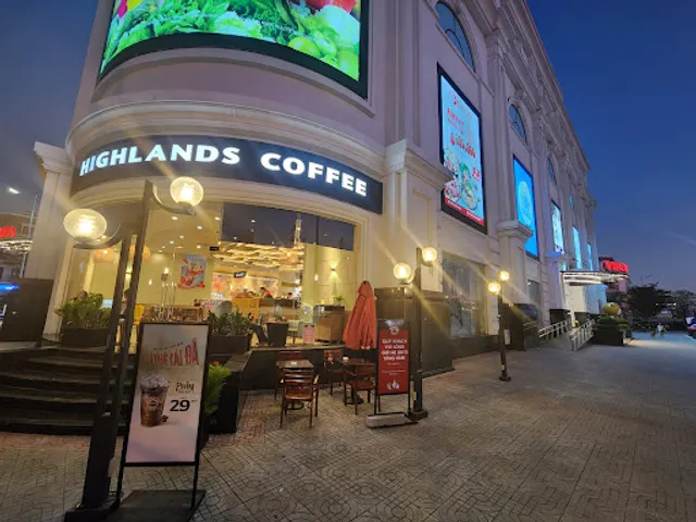 Highlands Coffee Vincom Dĩ An