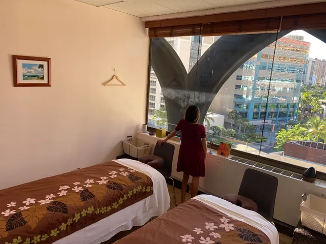 Luana Waikiki Hawaiian Massage