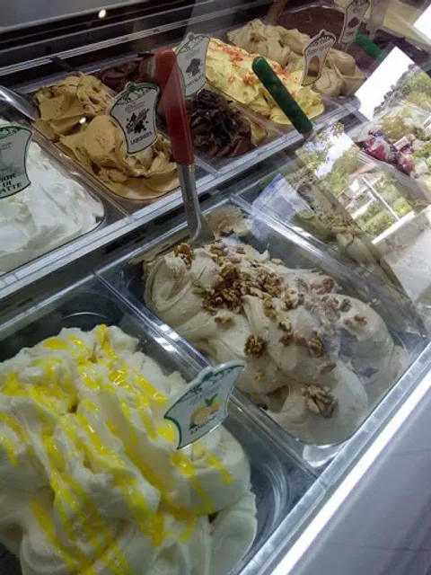 LA DELIZIOSA PASTICCERIA GELATERIA