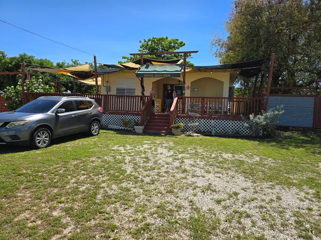 Tropical Beach House - El Combate