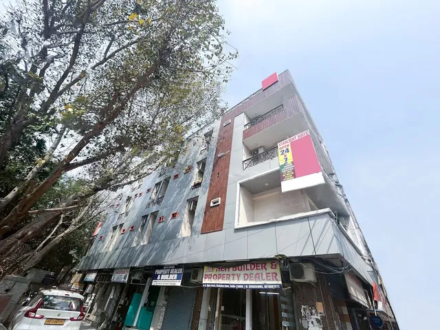 Roomshala 168 Startlight Suites