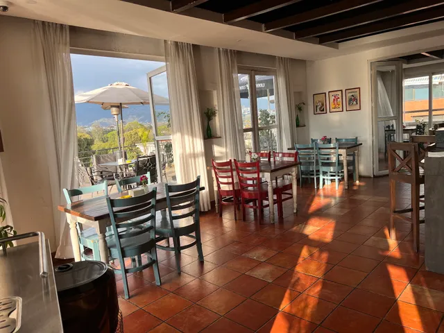 Le Trio Restaurant & Bar