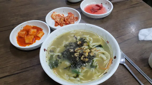 고궁보말손칼국수