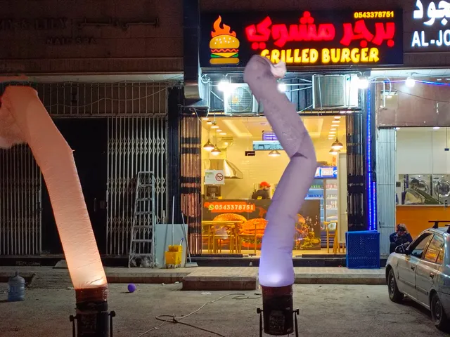 برجر مشوي و بيتزا