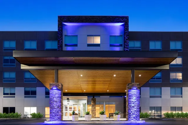 Holiday Inn Express & Suites Waynesboro East by IHG