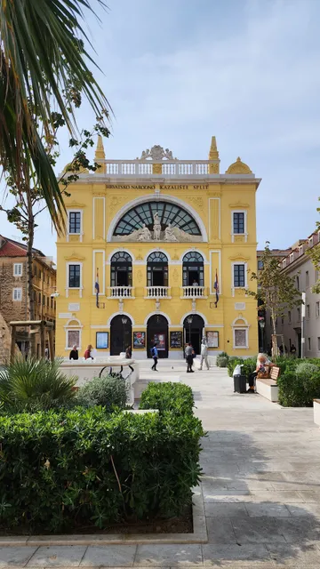 Le Monde Luxury Accommodation