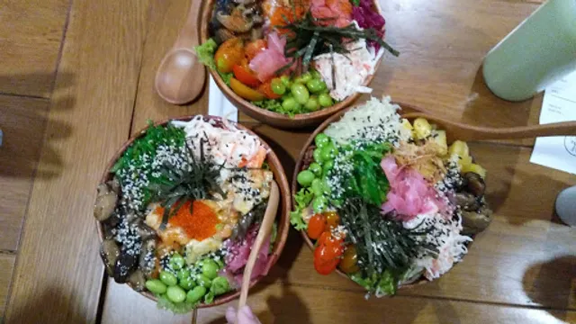 Poke Saigon Ly Tu Trong