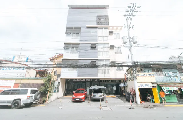 Lorenzzo Suites Hotel