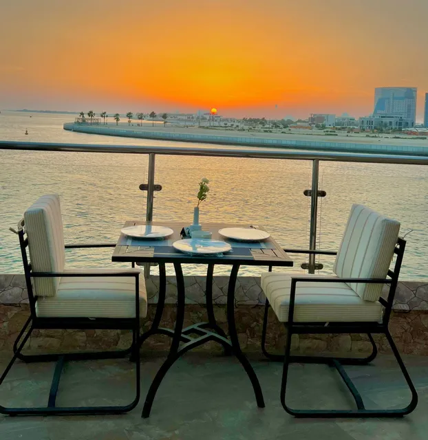 Sunset Life Restaurant and Cafe