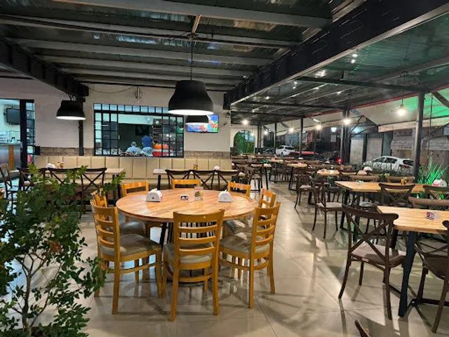 Carlinhos Restaurante Brasileiro - Serra Negra - SP