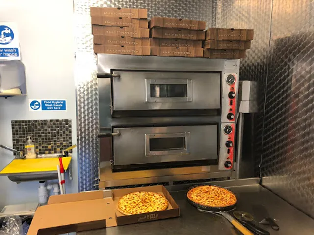 Step In Pizza Menu/Parlour