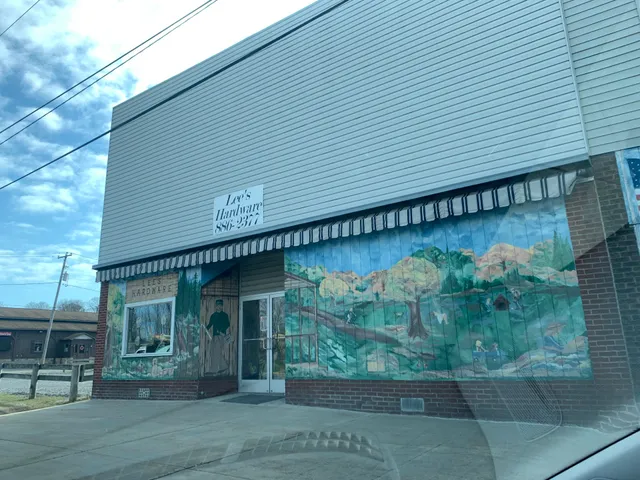 Lee's Hardware