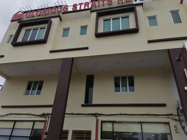 Glorious Straits Hotel (With Cafeteria)