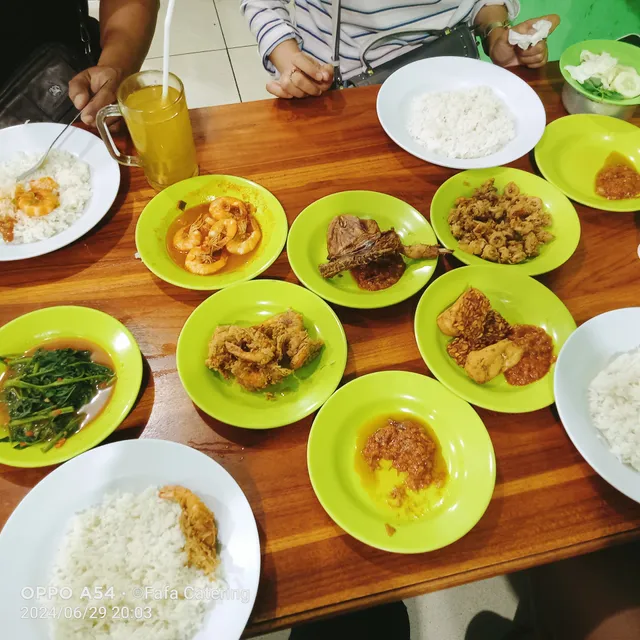 Seafood pandawa pecel lele lamongan