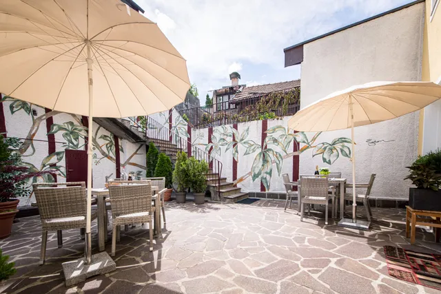 Am Schloss Guest House