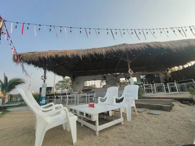น่านน้ำ Beach Bar Restaurant