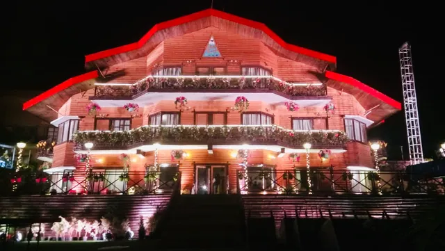 The Cliff Top Club, Auli