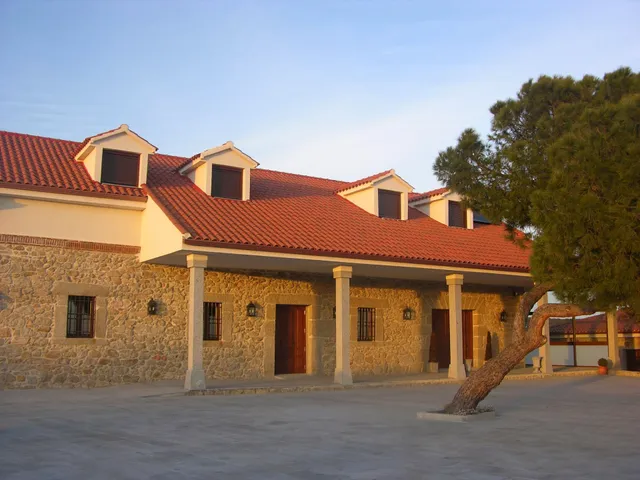 Albus Albi Hotel y Apartamentos Rurales en Madrid