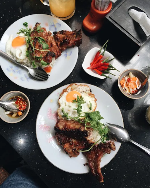 Cơm tấm Nguyễn Văn Cừ