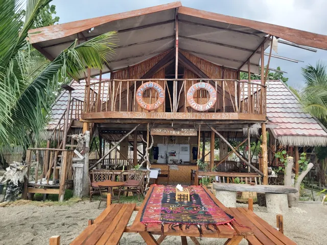 Maryan Moyo Bungalows and resto