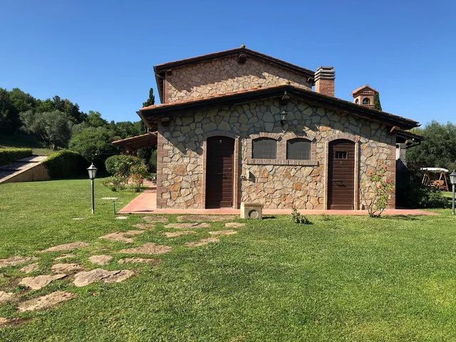 Casale Farnesiana B & B