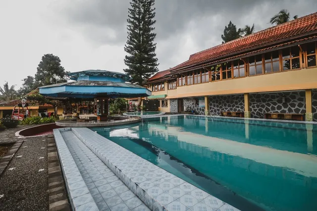 RedDoorz Plus @ Neo Asri Hotel Megamendung Puncak Bogor