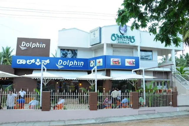 Dolphin Bakes ‘N’ Ice Creams