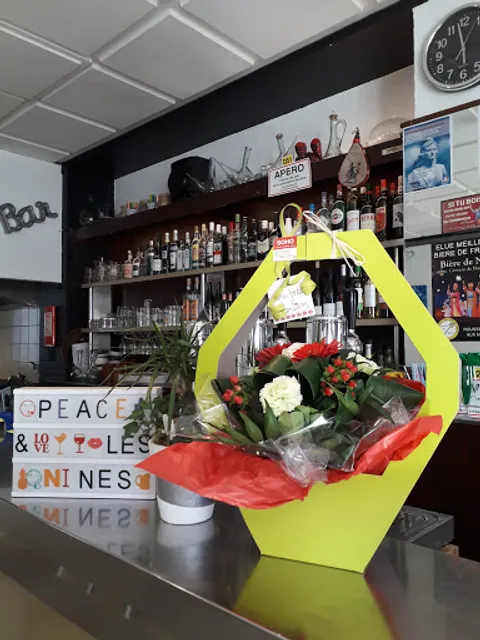 Le Grand Café Des Nines