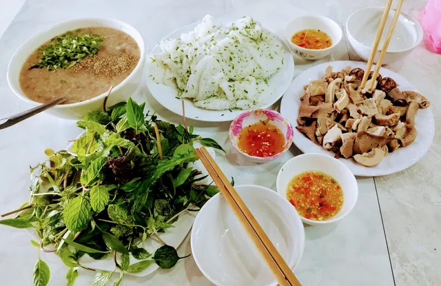 Phở khô gà chợ măng đen