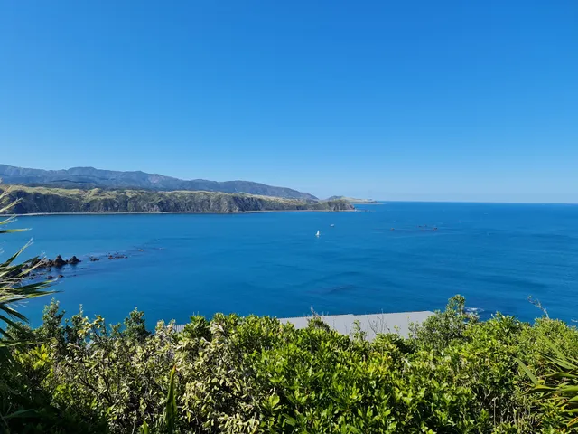 Eastern walkway trailhead