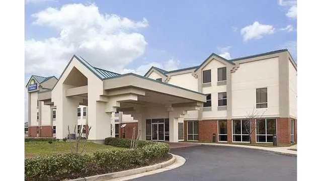Days Inn & Suites by Wyndham Ridgeland
