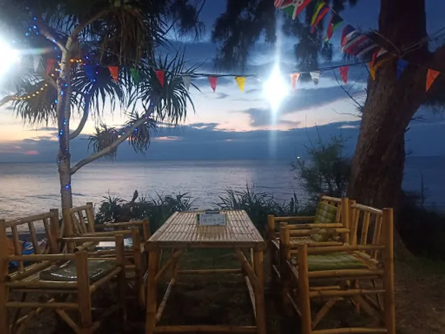 The Beach Restaurant Maikhao ( Famyly thai cafe)