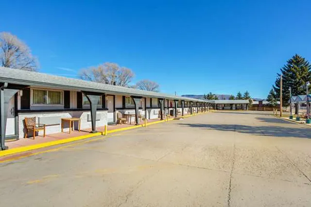 Rodeway Inn & Suites Raton