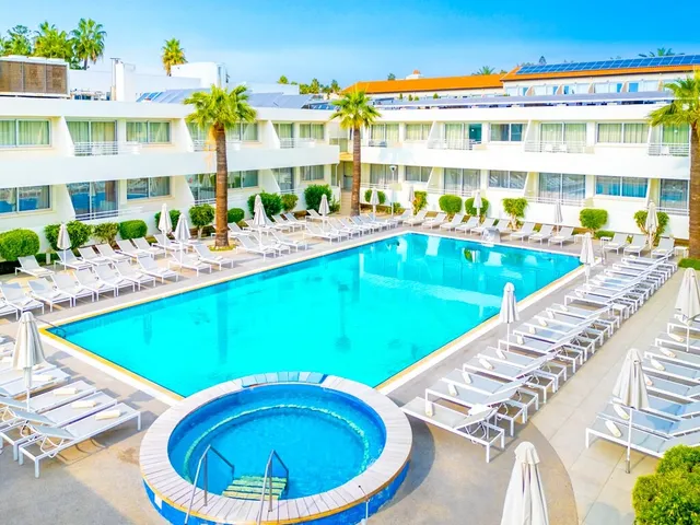 Melpo Antia Hotel & Suites