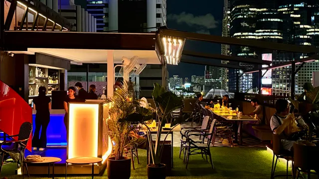 Saxsi Rooftop Restaurant & Bar