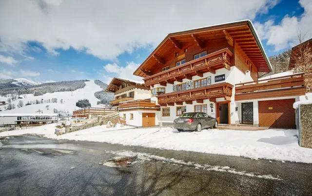Haus Delfi - Ski & Bike Apartments