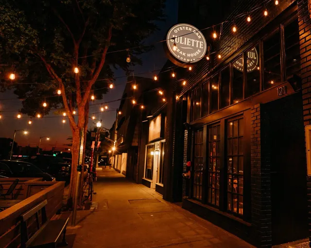 Juliette Oyster Bar and Steakhouse
