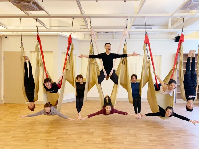 Fly High Yoga 台南崇善空中瑜珈會館