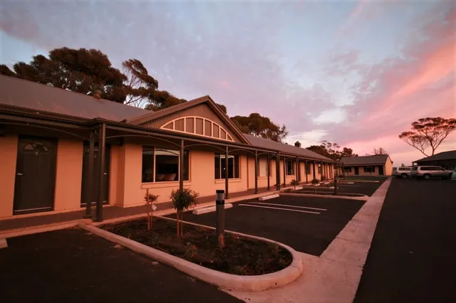 Sundowner Motel Hotel
