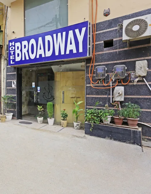 Airport Hotel Broadway (A Safe Stay for Couple & Family)