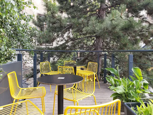 Street Food & Cafe Possonium