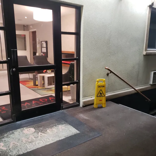 Einstein Shopping Center